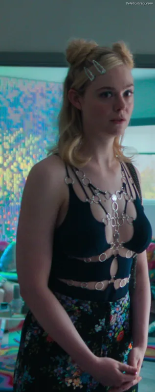 Elle Fanning photo 5 of 4114