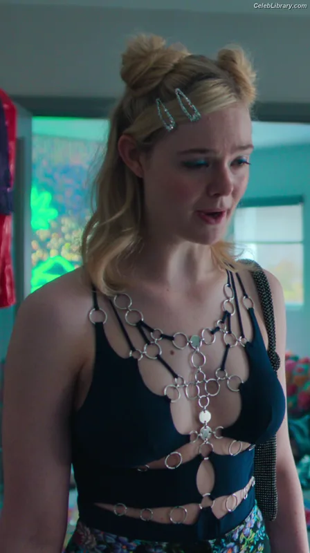 Elle Fanning photo 18 of 4114