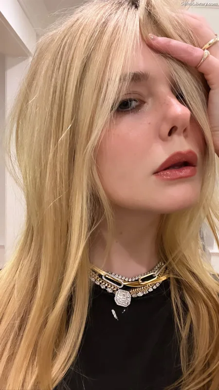 Elle Fanning photo 20 of 4114
