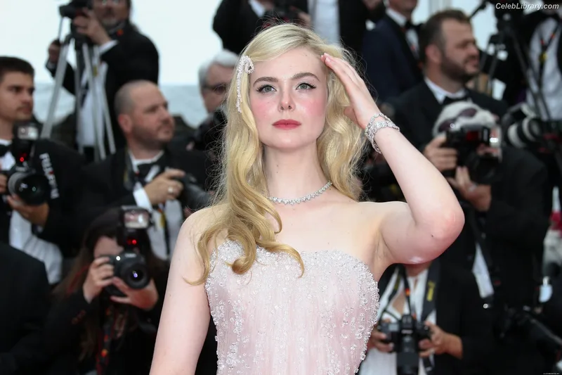 Elle Fanning photo 24 of 4114