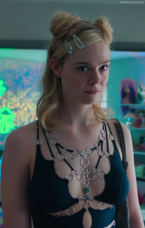 Elle Fanning photo 1 of 4114