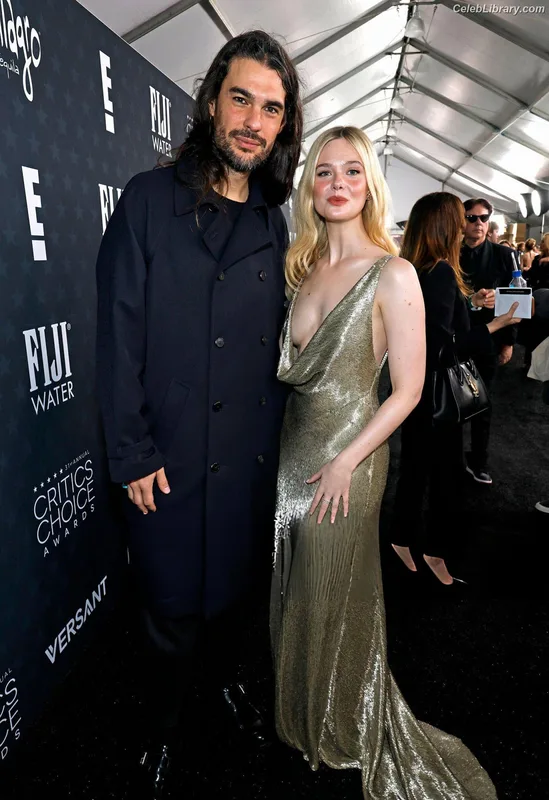 Elle Fanning photo 2 of 4114