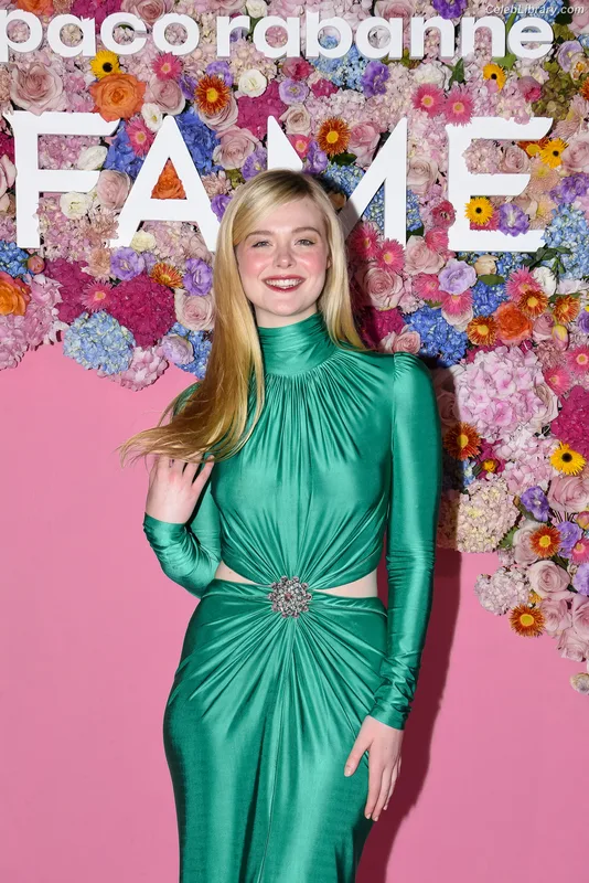 Elle Fanning photo 10 of 4114