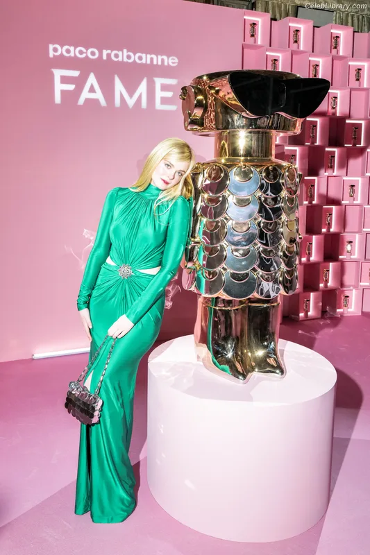 Elle Fanning photo 14 of 4114