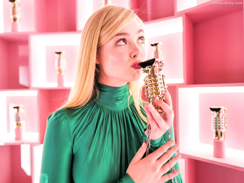 Elle Fanning photo 10 of 4114