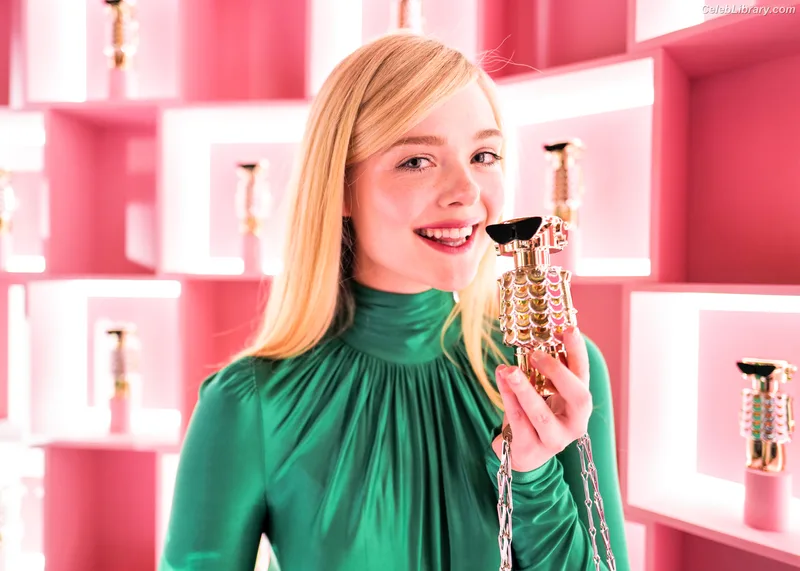 Elle Fanning photo 11 of 4114