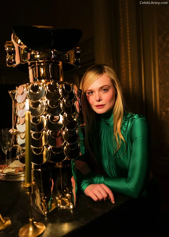 Elle Fanning photo 17 of 4114