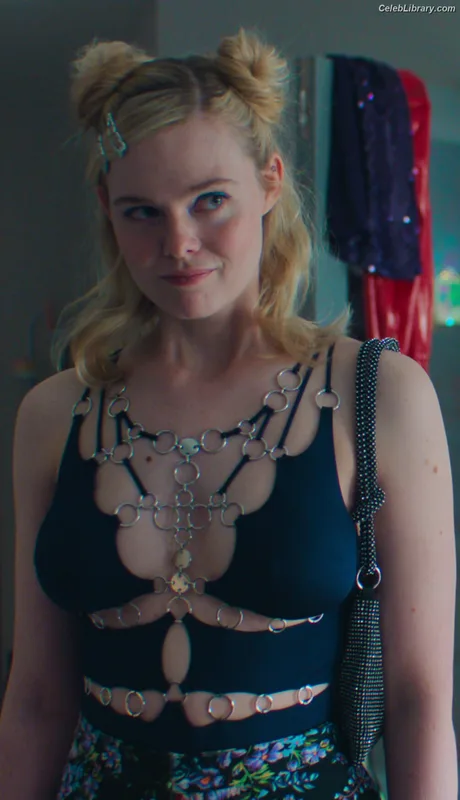 Elle Fanning photo 7 of 4114