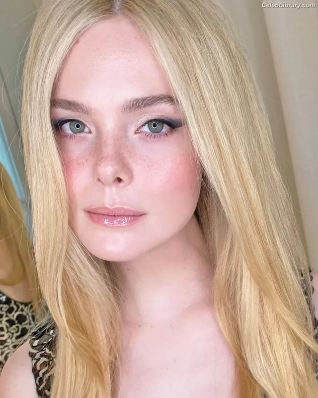 Elle Fanning photo 9 of 4114