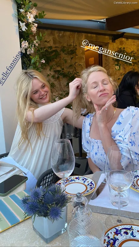 Elle Fanning photo 16 of 4114