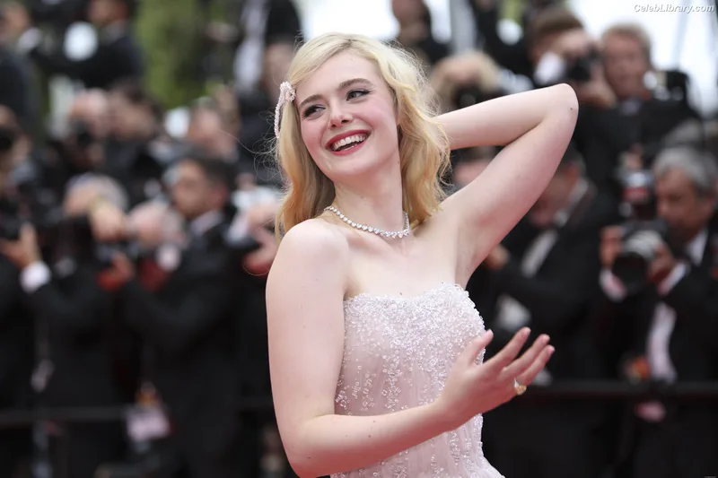 Elle Fanning photo 3 of 4114