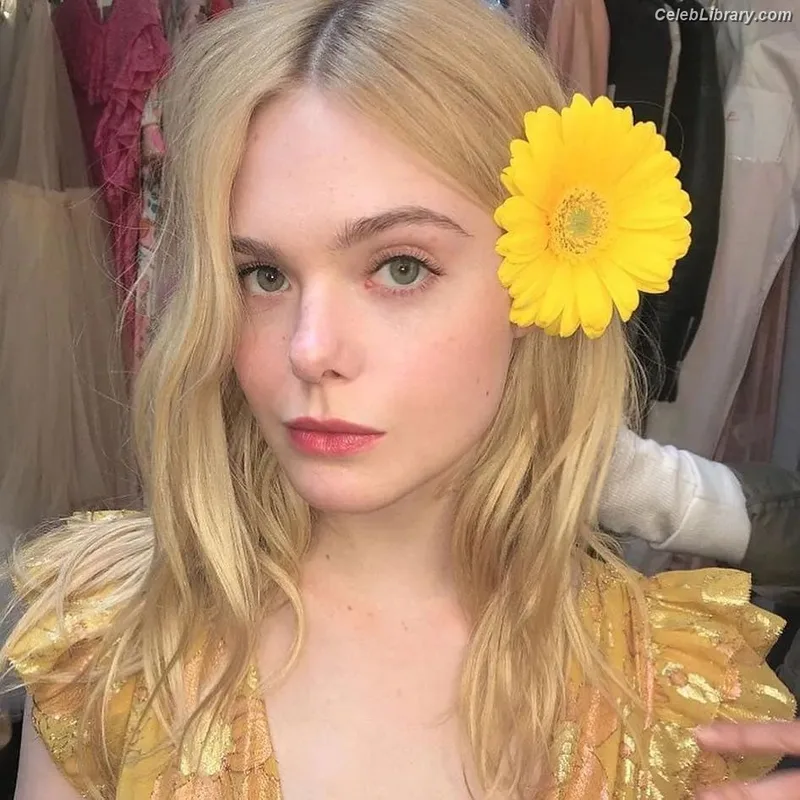 Elle Fanning photo 8 of 4114