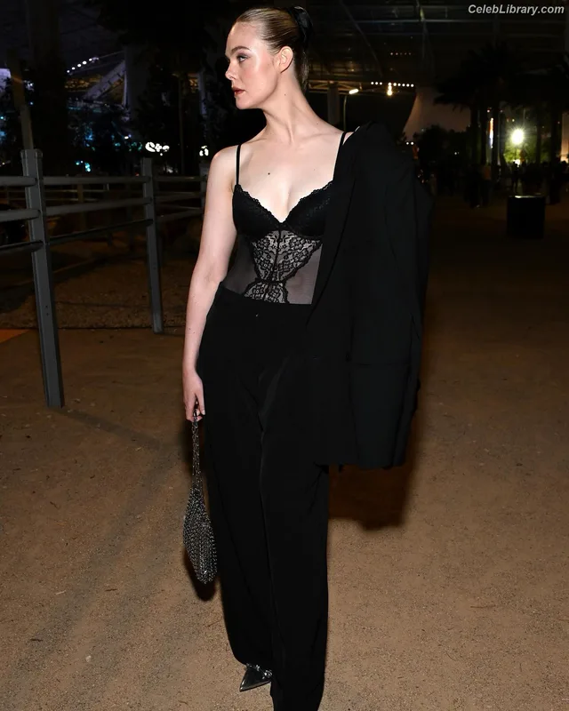 Elle Fanning photo 14 of 4114