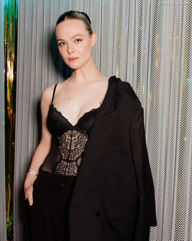 Elle Fanning photo 23 of 4114