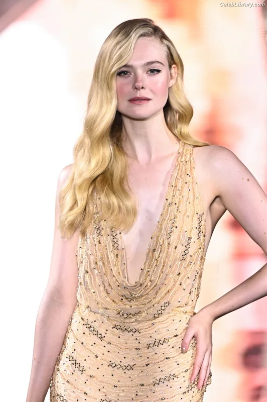 Elle Fanning photo 9 of 4114