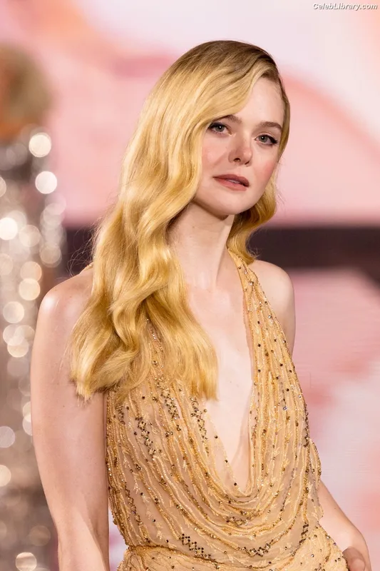 Elle Fanning photo 3 of 4114