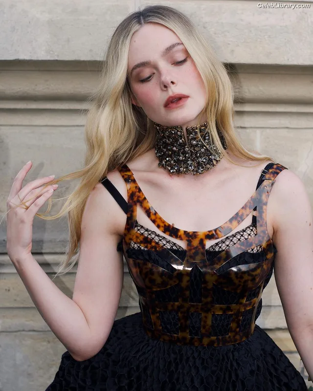Elle Fanning photo 24 of 4114
