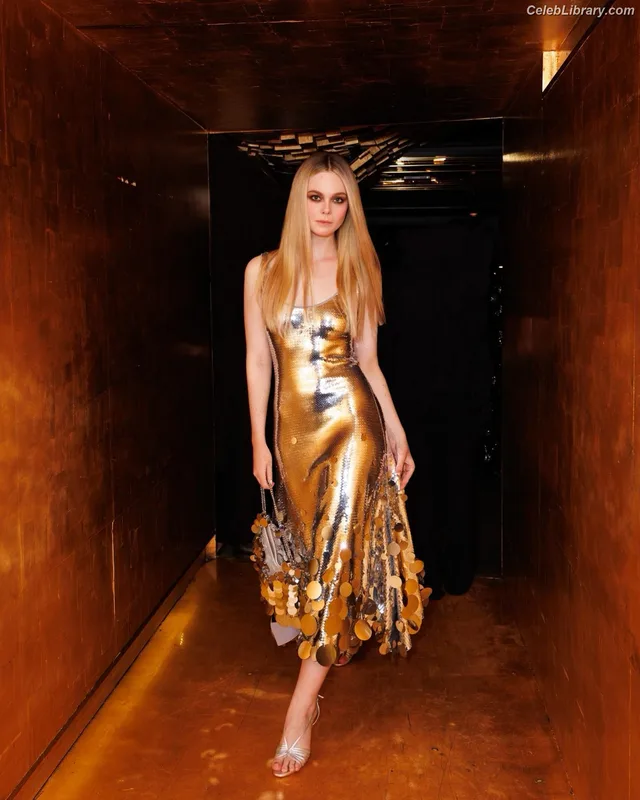 Elle Fanning photo 6 of 4114