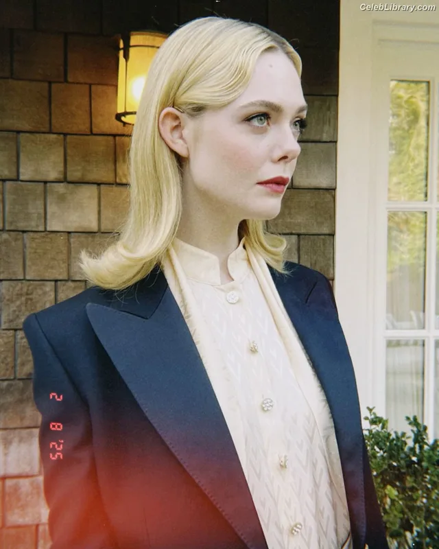 Elle Fanning photo 9 of 4114