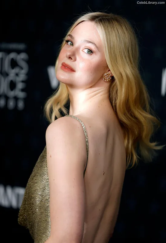 Elle Fanning photo 16 of 4114