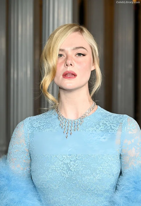Elle Fanning photo 24 of 4114
