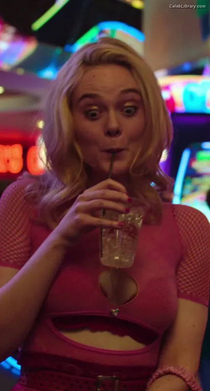 Elle Fanning photo 3 of 4114