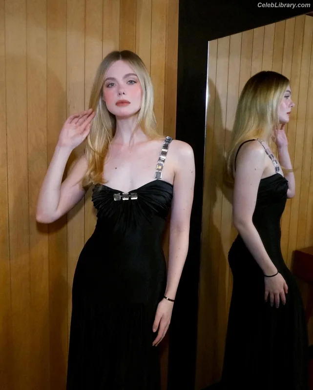 Elle Fanning photo 11 of 4114