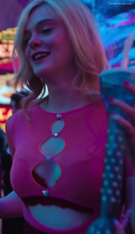 Elle Fanning photo 14 of 4114
