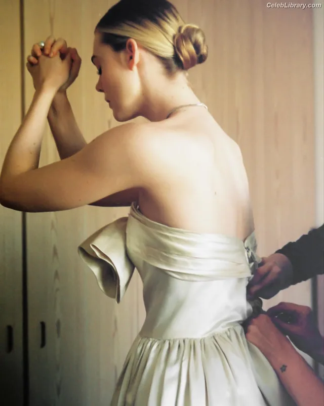 Elle Fanning photo 16 of 4114