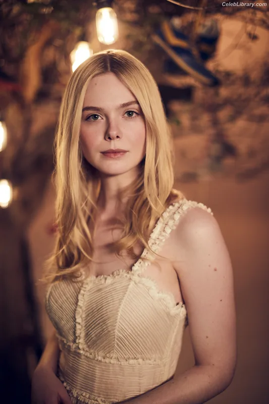 Elle Fanning photo 24 of 4114