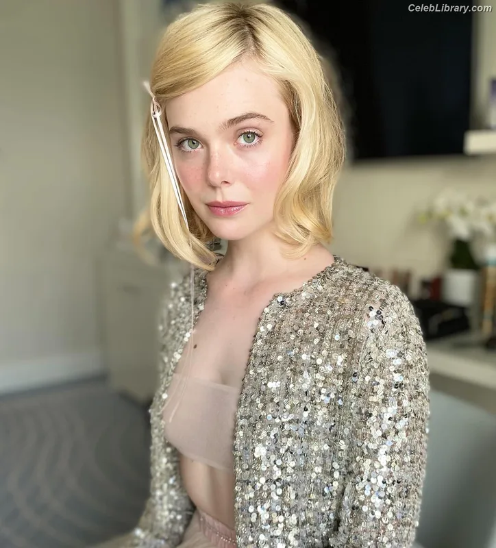 Elle Fanning photo 18 of 4114