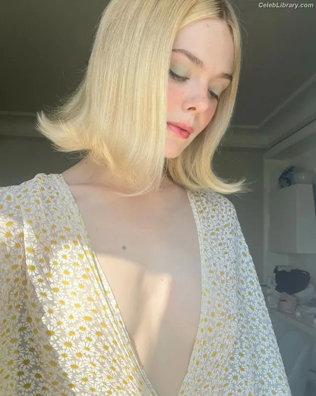 Elle Fanning photo 19 of 4114
