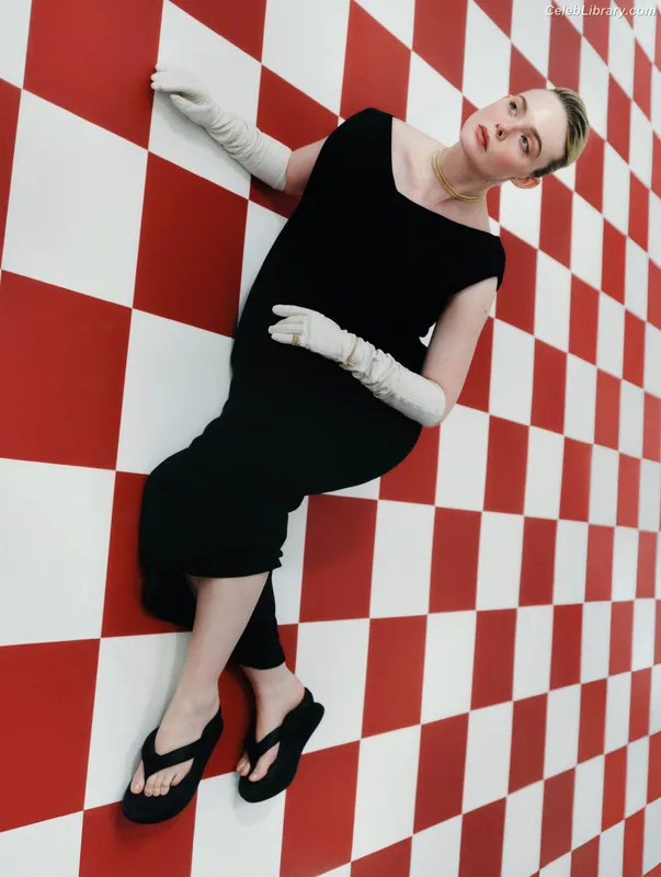 Elle Fanning photo 23 of 4114