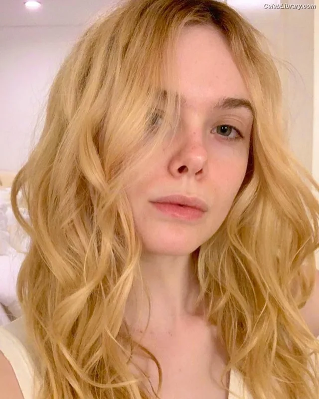 Elle Fanning photo 24 of 4114
