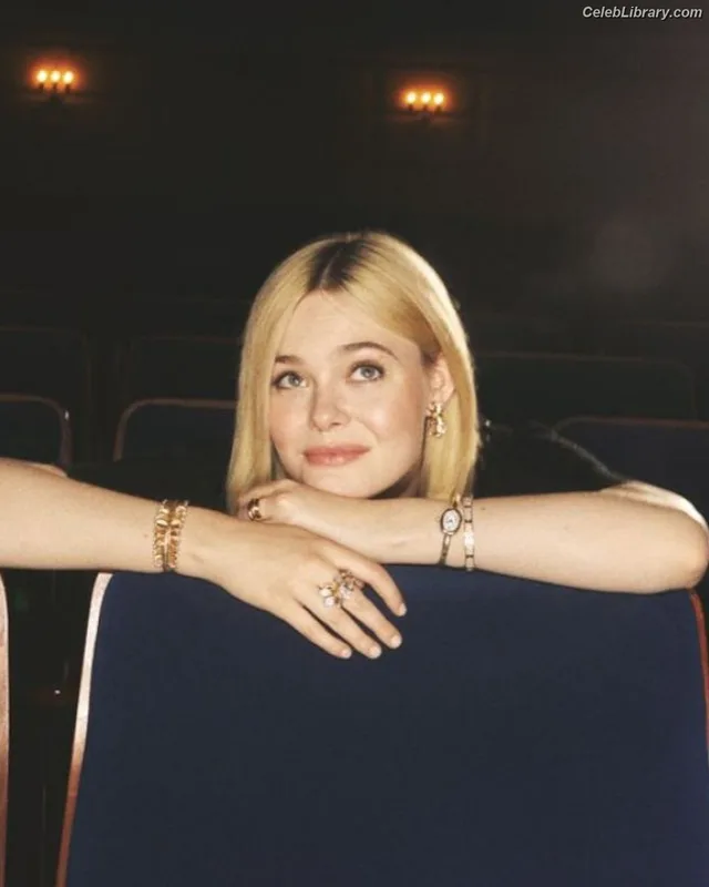 Elle Fanning photo 4 of 4114