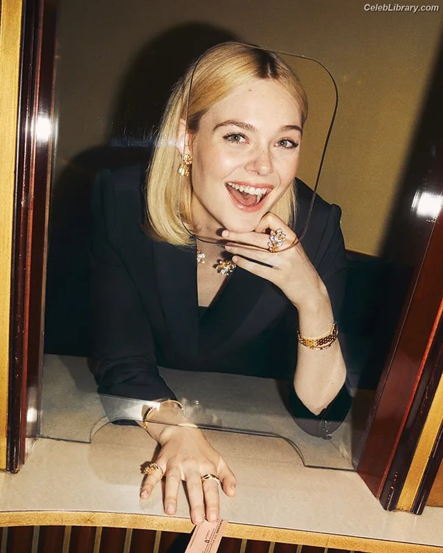 Elle Fanning photo 8 of 4114