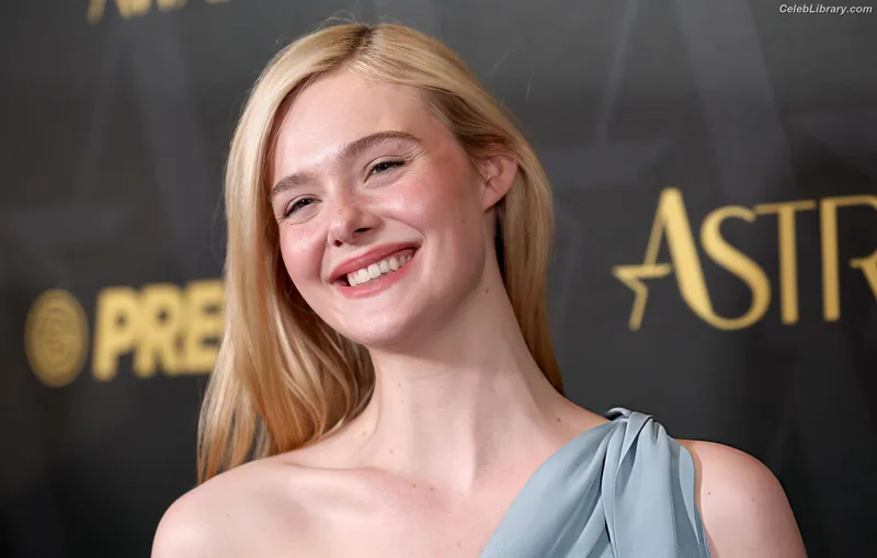 Elle Fanning photo 11 of 4114