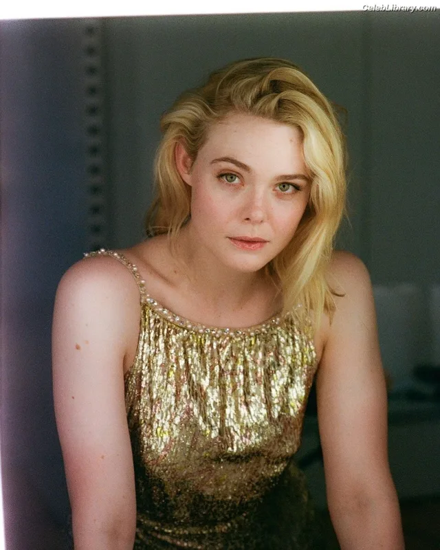 Elle Fanning photo 12 of 4114