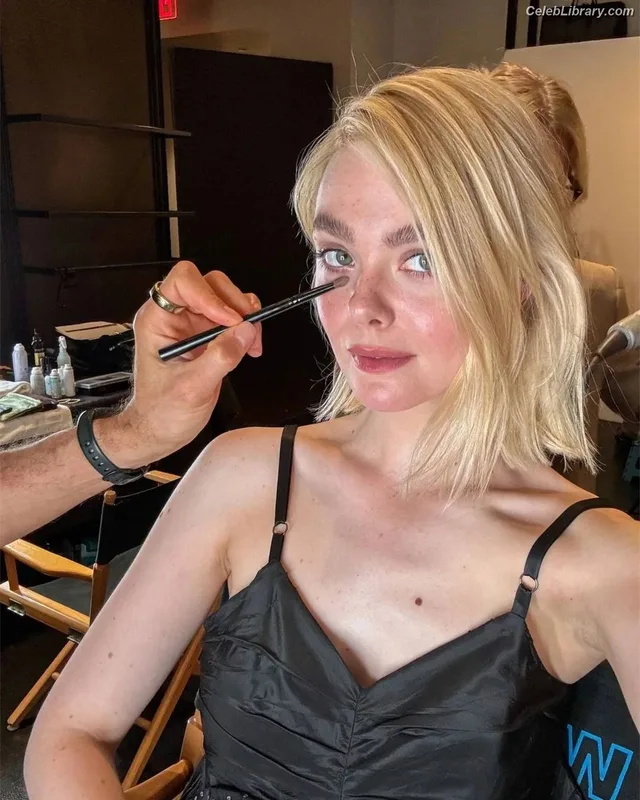 Elle Fanning photo 16 of 4114
