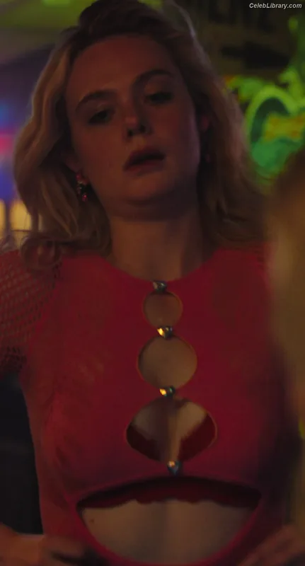 Elle Fanning photo 20 of 4114