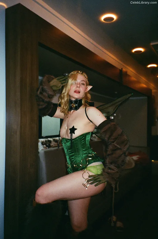 Elle Fanning photo 23 of 4114