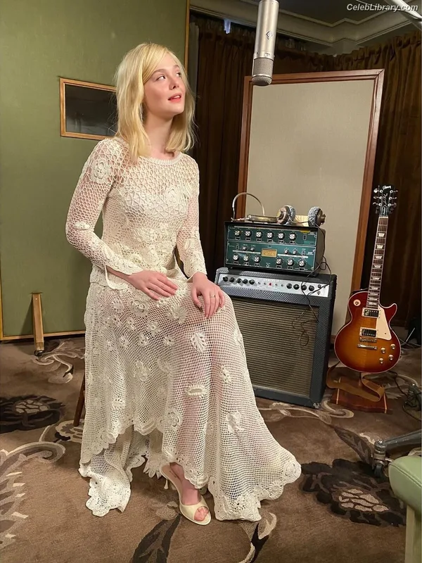 Elle Fanning photo 5 of 4114