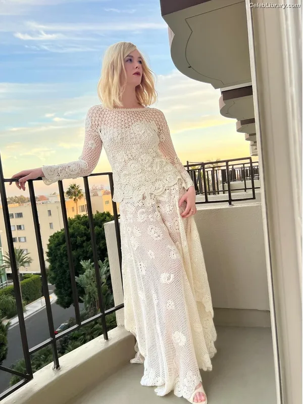 Elle Fanning photo 6 of 4114