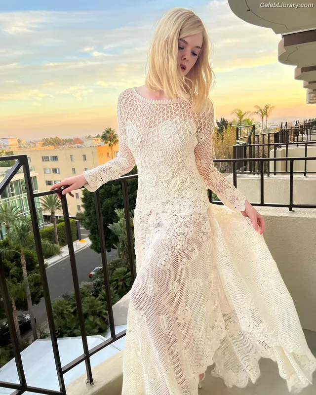 Elle Fanning photo 7 of 4114