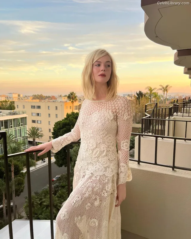 Elle Fanning photo 9 of 4114