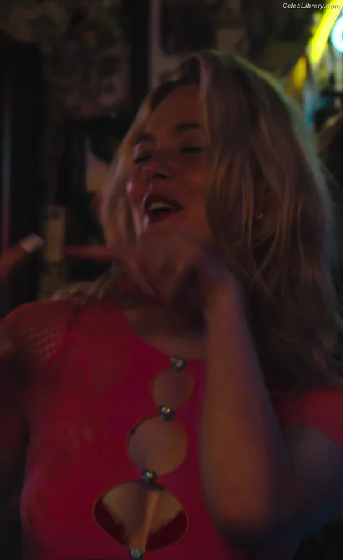 Elle Fanning photo 13 of 4114