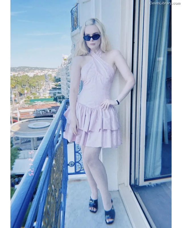 Elle Fanning photo 22 of 4114