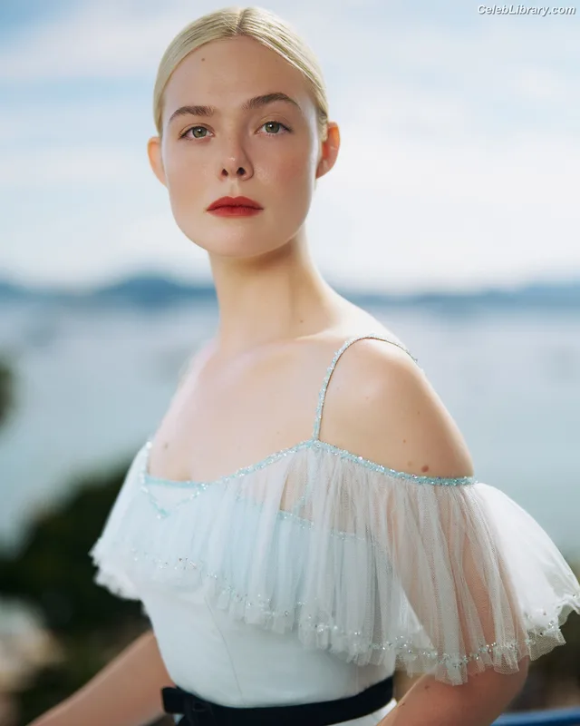 Elle Fanning photo 24 of 4114