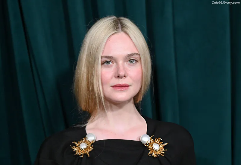 Elle Fanning photo 1 of 4114