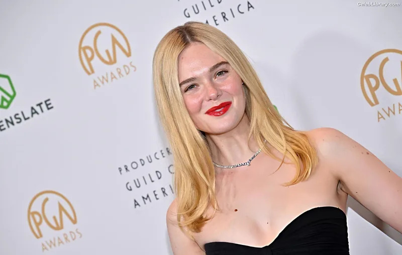 Elle Fanning photo 10 of 4114